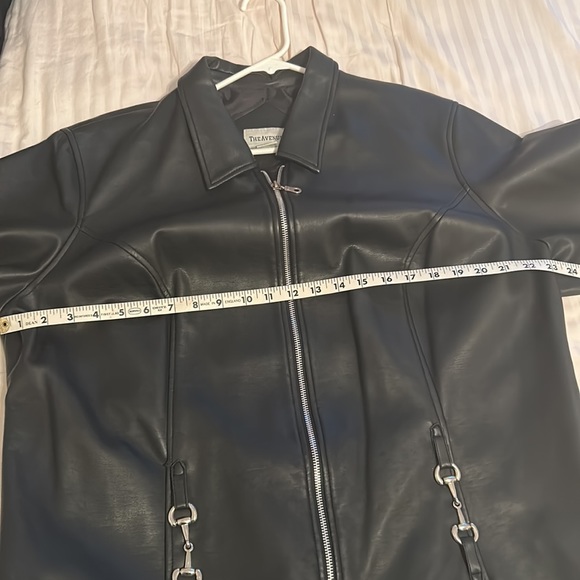 The Avenue black leather like coat - Picture 3 of 8